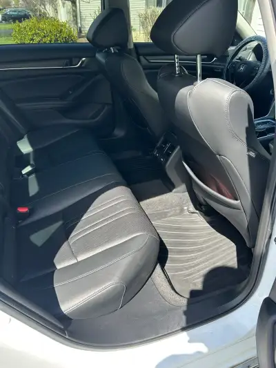 Interior detail — front seats