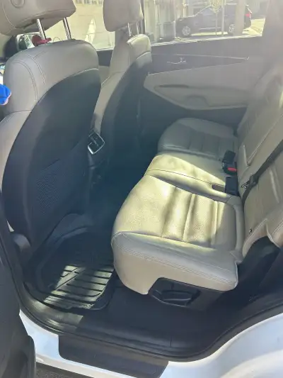 Interior detail — Kia rear seats