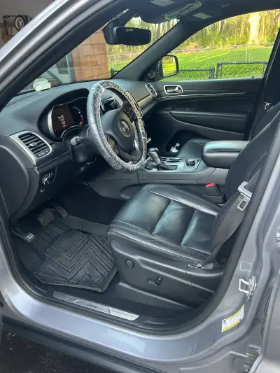Interior detail — Jeep driver area